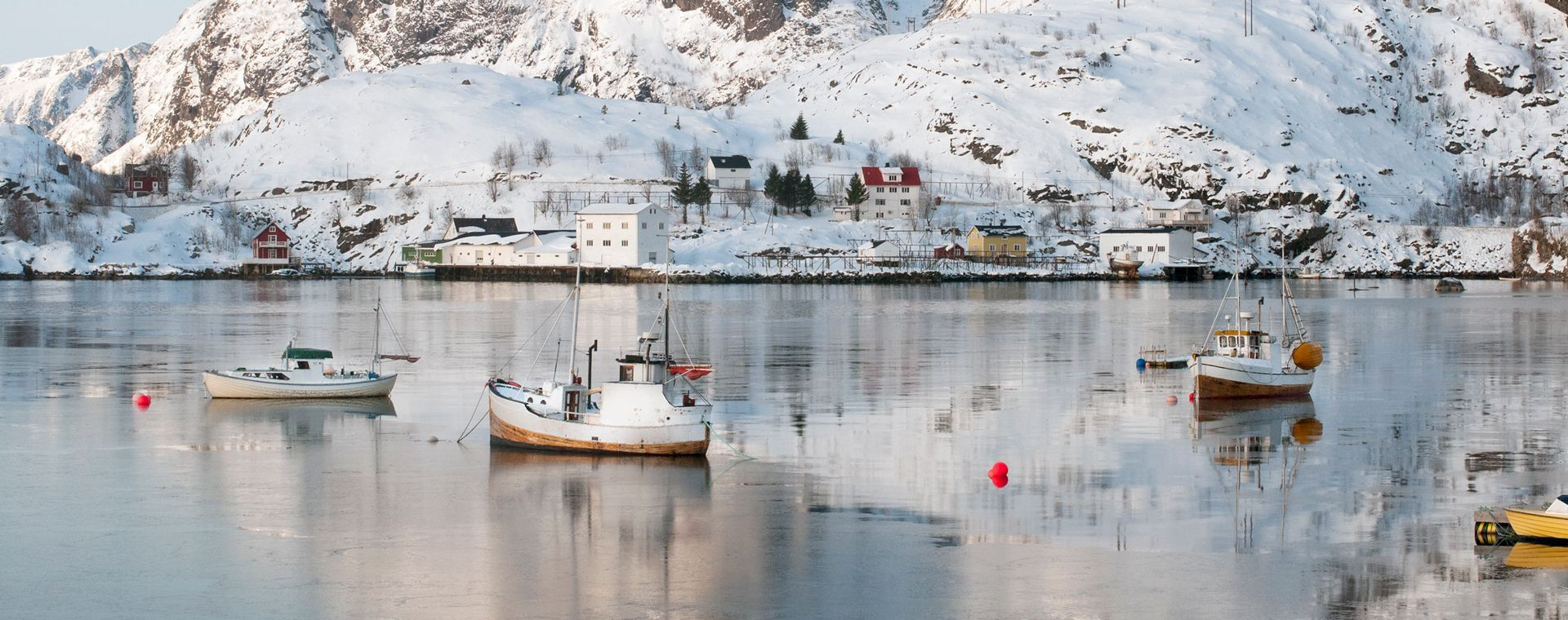 Bateaux de pêche aux Lofoten en hiver - Norvège