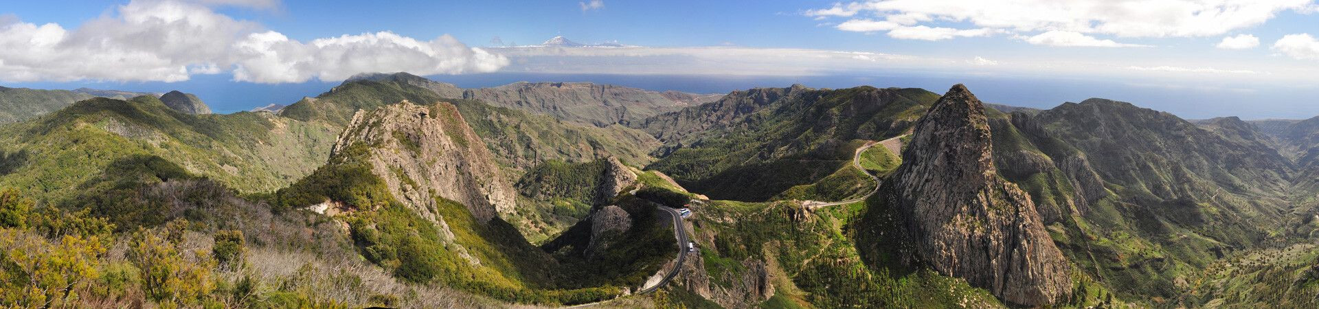 Panorama de pitons rocheux verdoyants - La Gomera - Îles Canaries