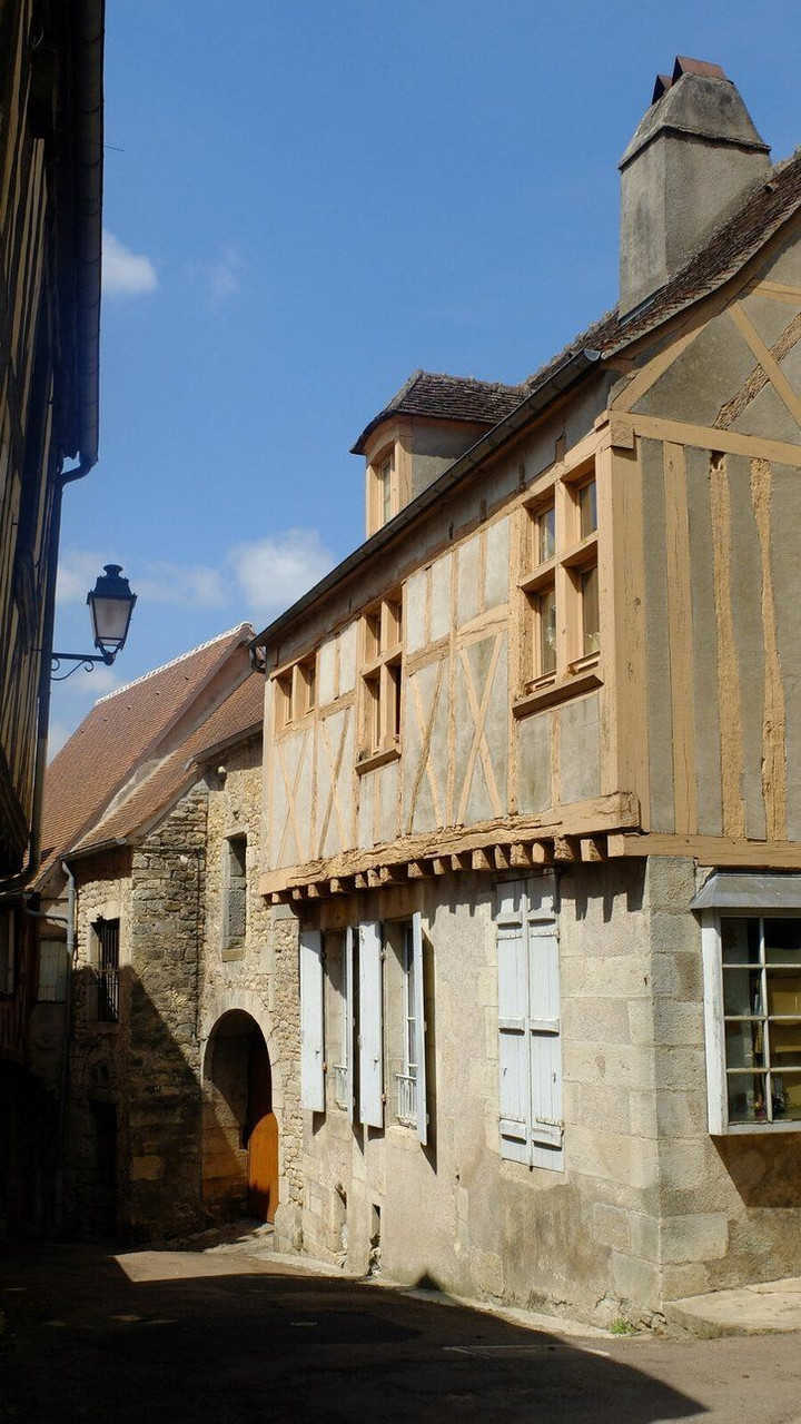 Rue médiévale à Clamecy - Nièvre - Bourgogne - France