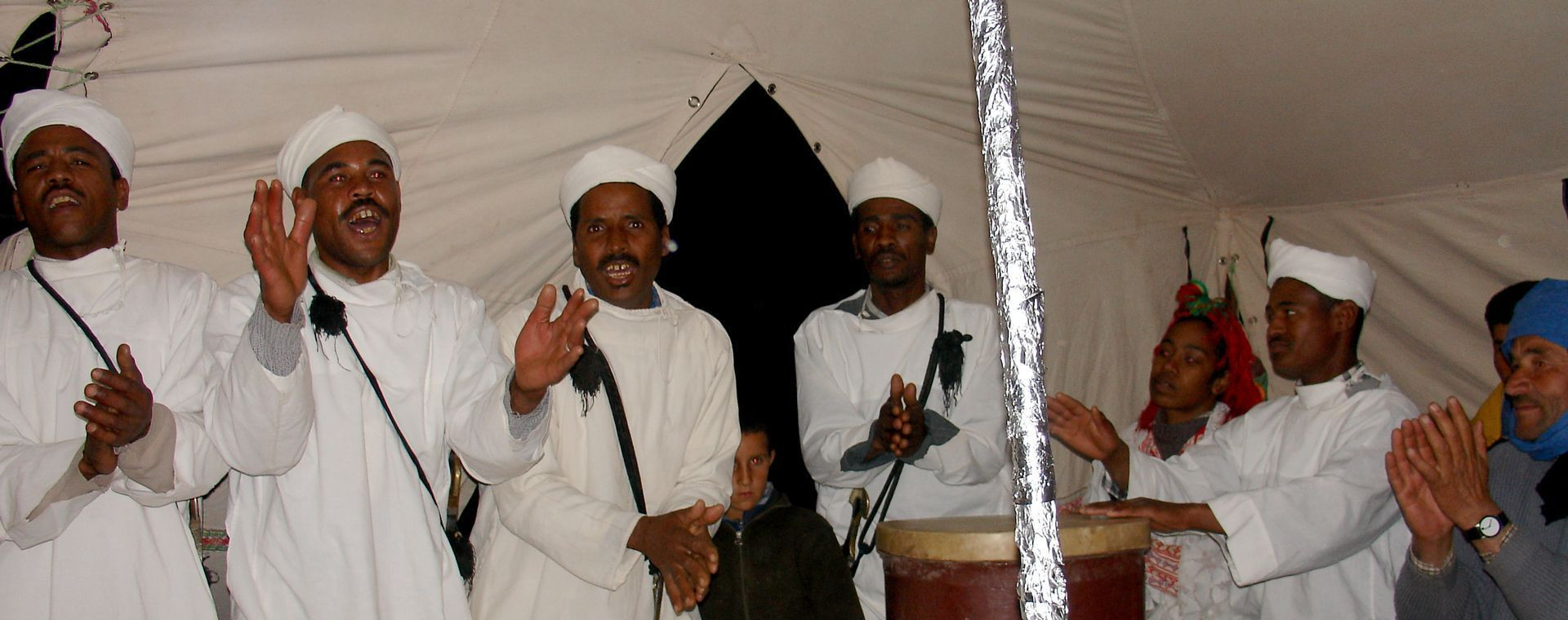Musiciens marocains sous une tente - Maroc