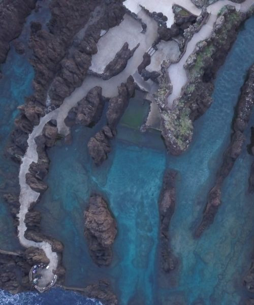 © David Praire Piscines naturelles de Porto Moniz vues du ciel - Madère - Portugal