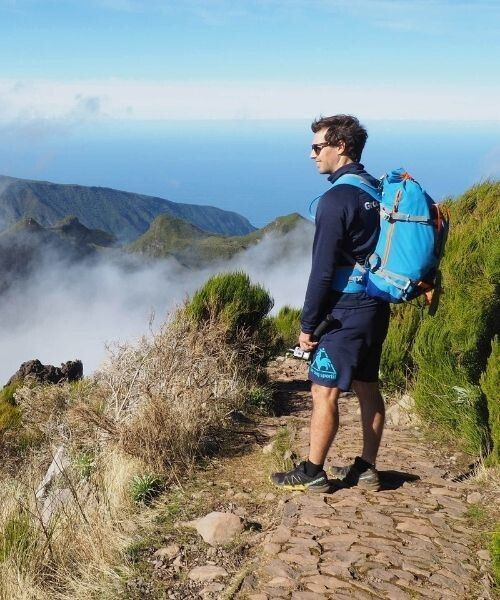 © David Praire Randonnée sur les crêtes au-dessus des nuages - Madère - Portugal