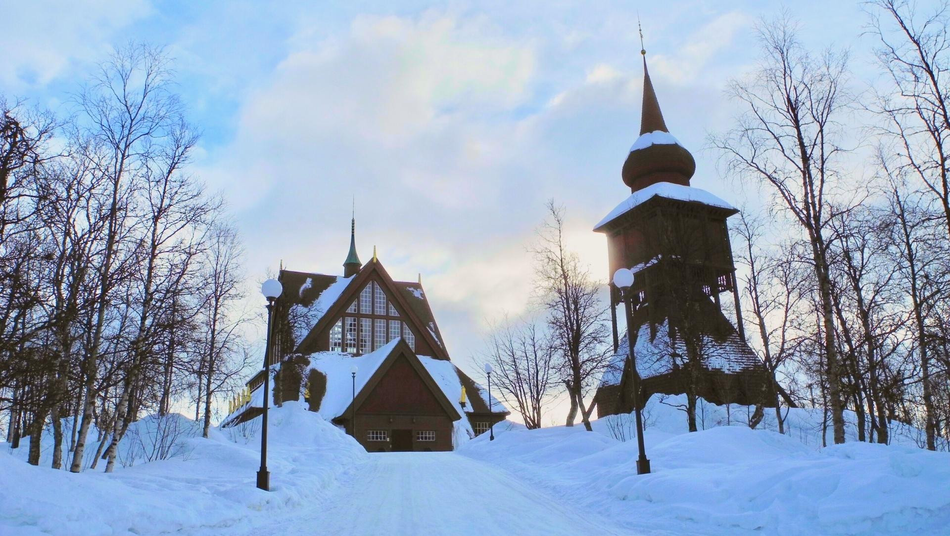 © François Trifard Église en bois traditionnelle - Laponie suédoise - Suède