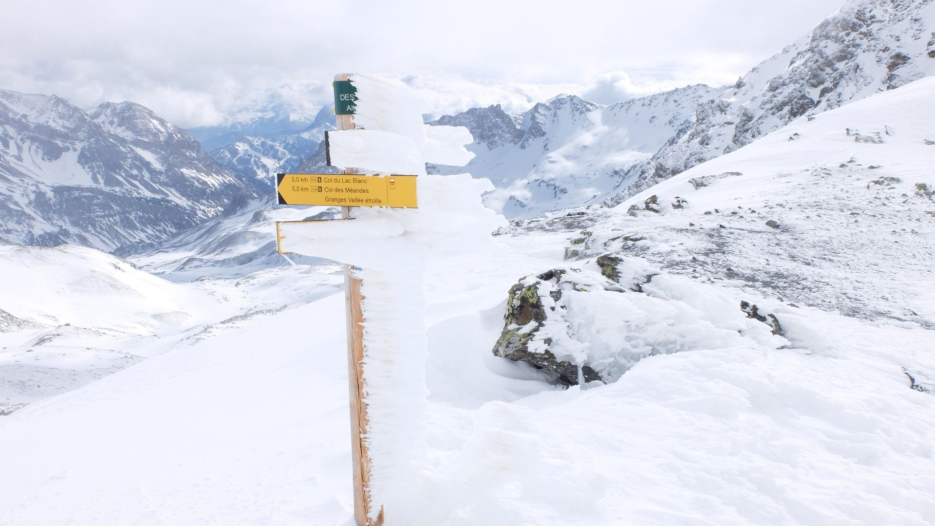 Paysage hivernal de la vallée de la Clarée - France